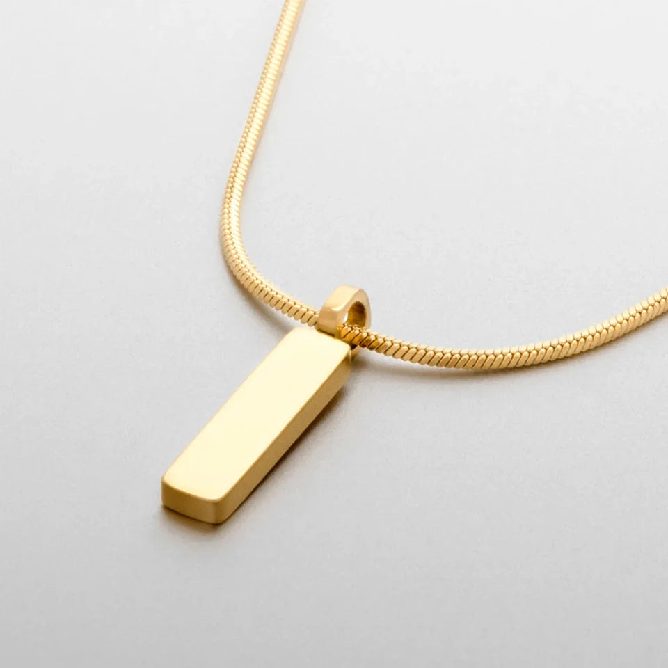 Colar com Pendente Quadrado